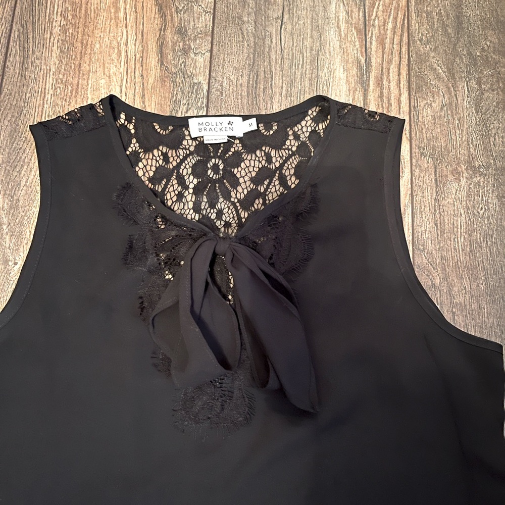 Bow front tank with lace